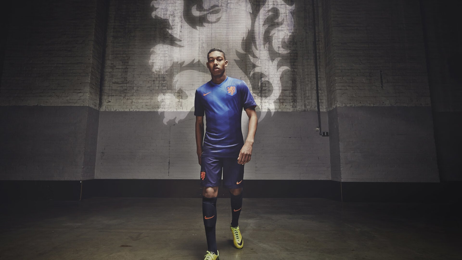 国足备战气氛热烈全队斗志昂扬,国足努力