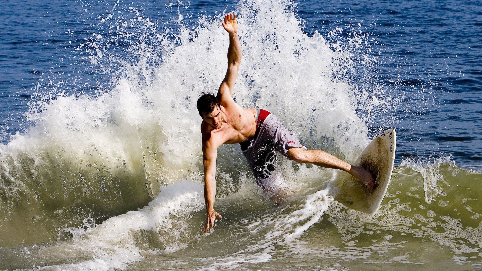 杨瀚森哭了!球迷加油声大+发挥欠佳,季前赛体能收获很大,杨瀚森身高